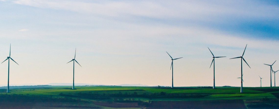 Windkraftanlagen am Horizont