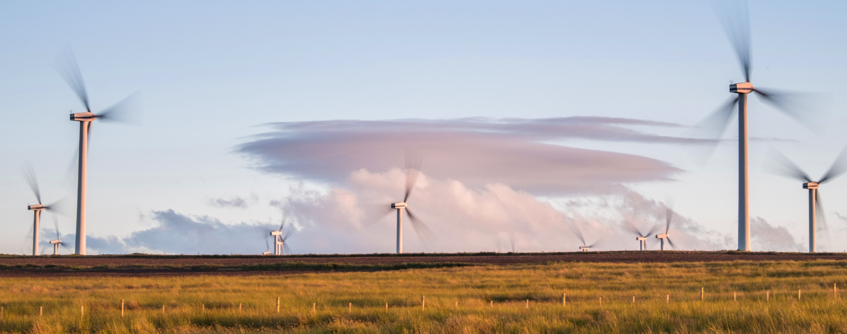 Windenergieanlagen auf einem Feld