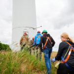 Aufstieg in den Turm der Windenergieanlage