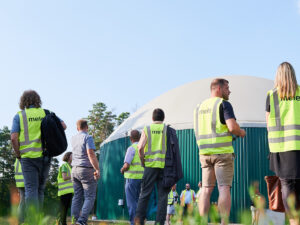 LEKA MV Entdeckertour: Betriebsrundgang zwischen den Gastürmen bei der Mele Biogas