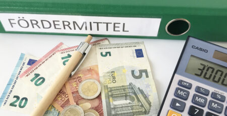 Bild Fördermittel Geld Taschenrechner