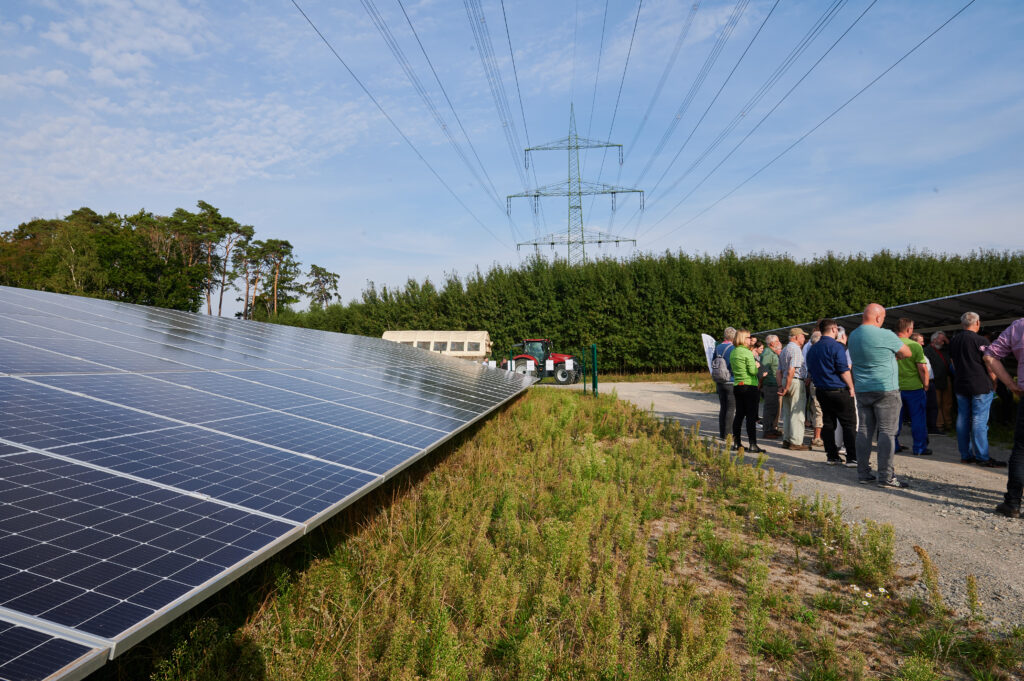 Teilnehmende im Solarpark