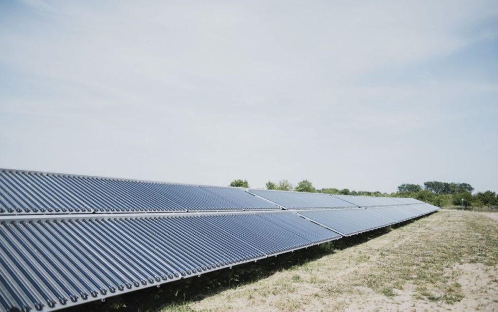 Die großflächige Solarthermieanlage der Stadtwerke Greifswald © LEKA MV, Till Werner Fotografie