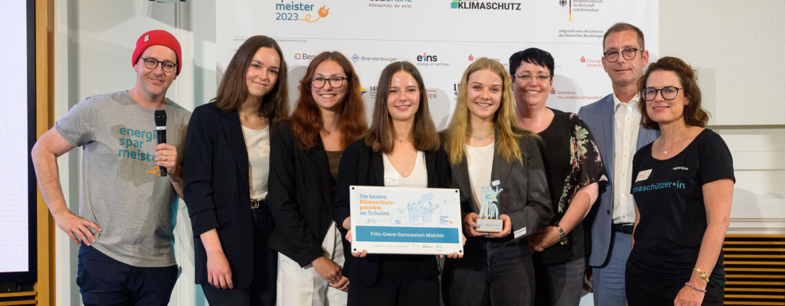 Landessieger MV 2023 - die Schülerinnen bei der Preisverleihung in Berlin
