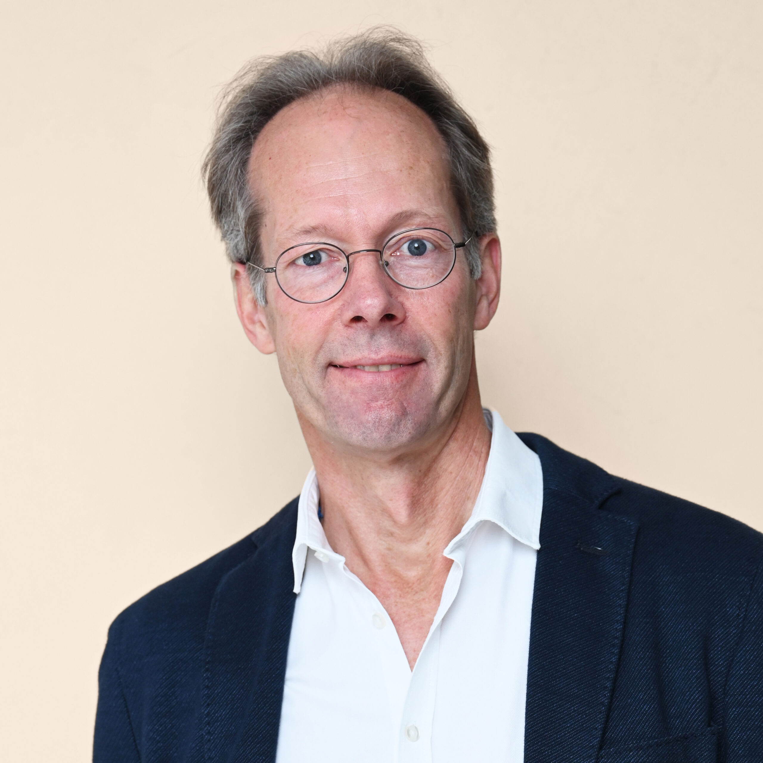 Dr. Arndt Brachat