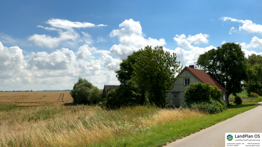Wohnhaus mit Blick nach Osten im Ist-Zustand ohne Windkraftanlagen