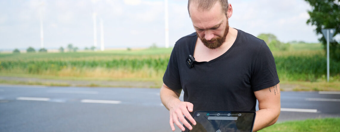 Stefan Quasinowski von LandPlan OS erklärt den Einsatz von Augmented Reality