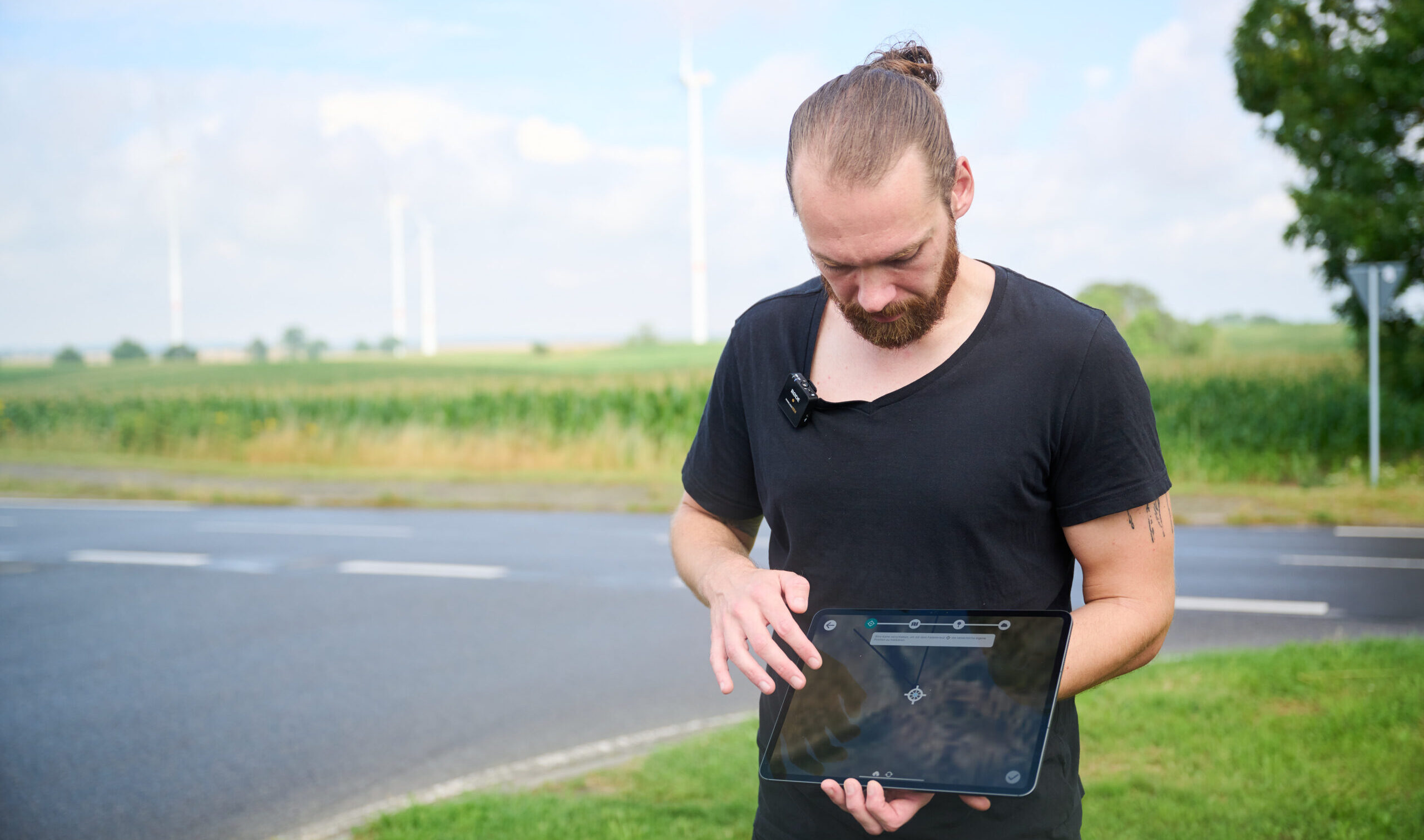 Stefan Quasinowski von LandPlan OS erklärt den Einsatz von Augmented Reality