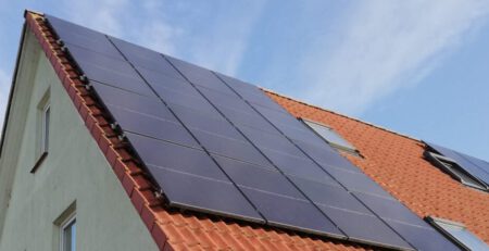 PV Moduke auf Doppelhaushälfte – energetische Sanierung Bestandsimmobilien