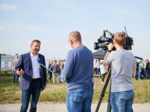 Bürgermeister Marko Schilling im Gespräch mit dem NDR
