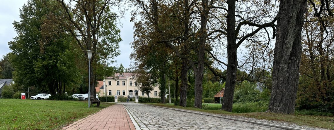 Guthaus Kalsow samt Auffahrt