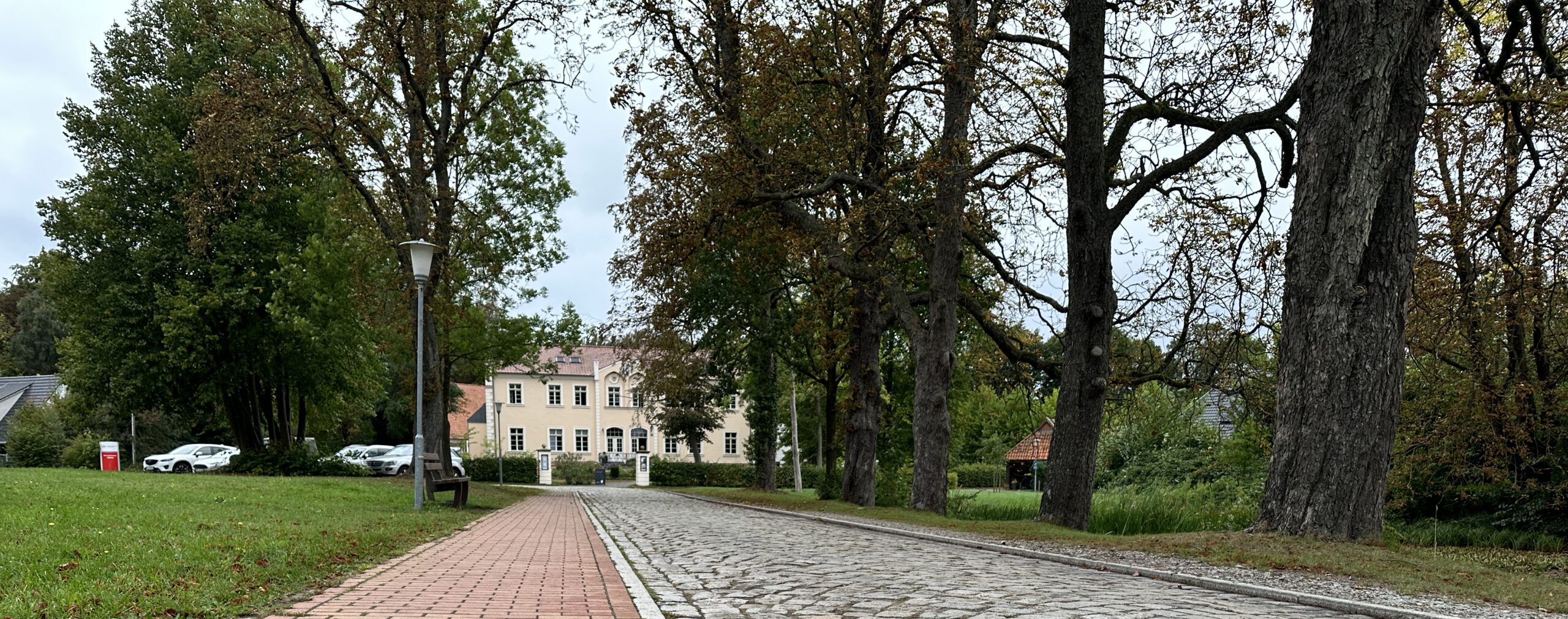 Guthaus Kalsow samt Auffahrt